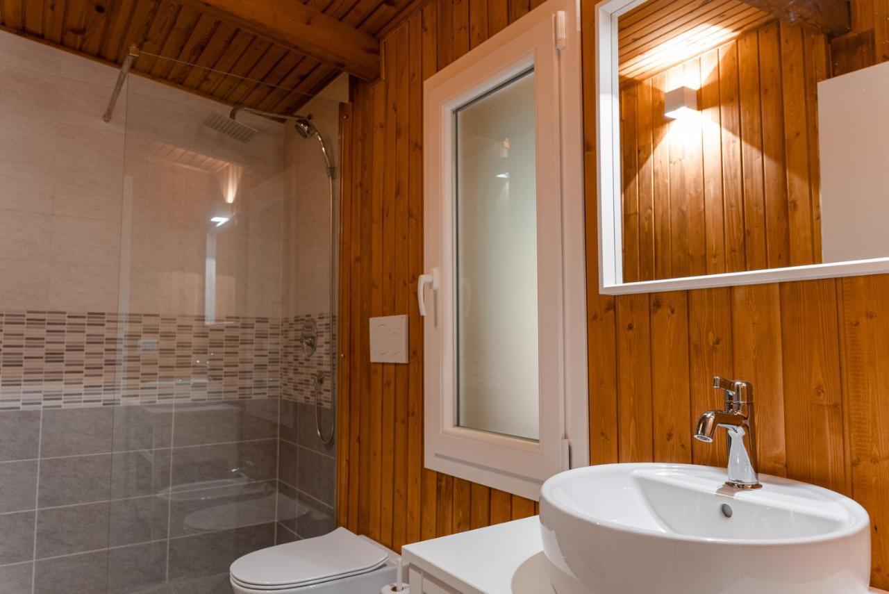 Chalet Alessandrini - Private Lakeside Beach Tenna Exterior foto